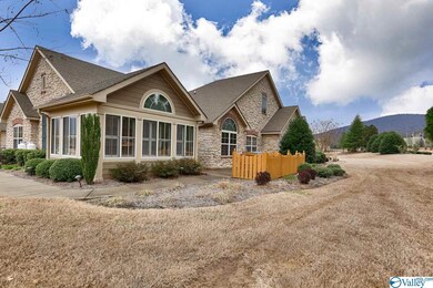 Fenced Court Yard with Scenic Views!