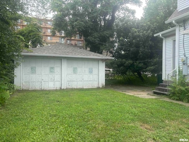 115 W Washington St, Macomb, IL 61455 - photo 2