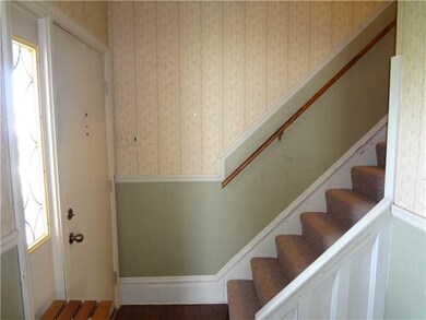 Entry/Foyer.