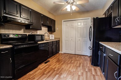 8416 Cloverport Dr, Louisville, KY 40228 - photo 6