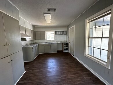 2304 Norvell Ave, Bay City, TX 77414 - photo 6