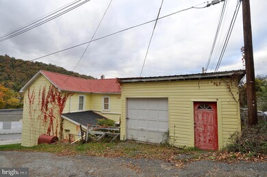 202 Independence St, Berkeley Springs, WV 25411 - photo 4