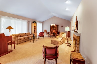 1372 Shire Cir unit 26, Inverness, IL 60067 - photo 4