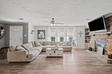 785 Freeman Fielder Rd, Tennessee Ridge, TN 37178 - photo 4