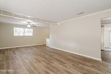 004-photo-living-room-10475508