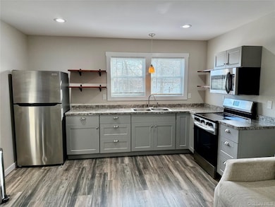 341 Main St unit 1B, Islip, NY 11751 - photo 2