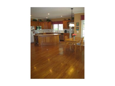 Open Eat In Kitchen/Hearth Room