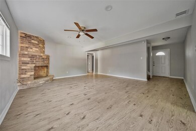 10071 Woodhollow Dr, Conroe, TX 77385 - photo 7