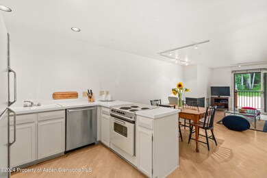 Dining/Kitchen