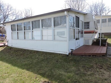 Large 210 Square foot screened-in porch w/storm wi