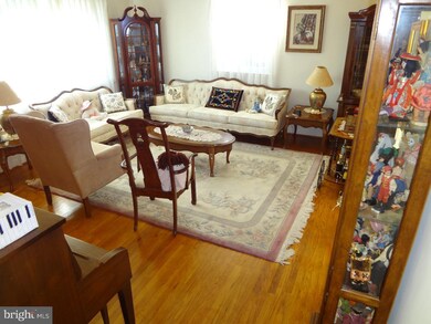 213 Bramber Dr, Broomall, PA 19008 - photo 3
