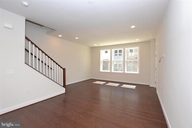 13381 Launders St, Herndon, VA 20171 - photo 6