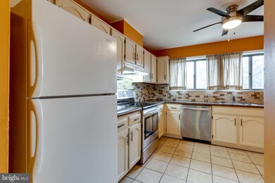 2137 Old Landing Way unit 156, Woodbridge, VA 22191 - photo 7