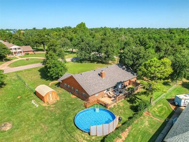 Backporch perfect for entertaining and lots of sum