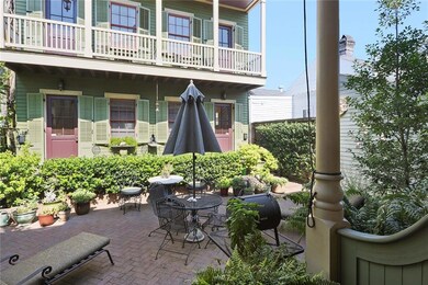 Courtyard/ balcony
