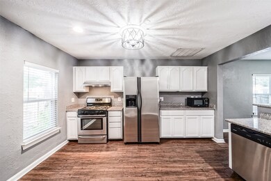 213 W Cleveland St, Alvin, TX 77511 - photo 7