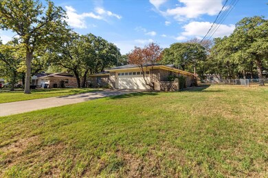 2604 Royal Ln, Granbury, TX 76049 - photo 3