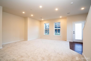 1402 Sadie Cir, New Brunswick, NJ 08901 - photo 4