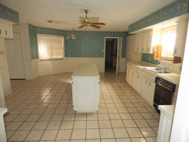 1602 Christine Dr, McComb, MS 39648 - photo 5