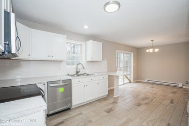 03_617SilverLakeRoad_5_Kitchen_HiRes