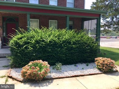 452 W Queen St, Chambersburg, PA 17201 - photo 2