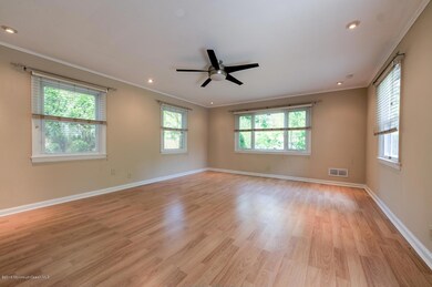 180 Cliftwood Rd Oakhurst NJ-large-008-7