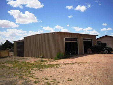 c  Work Shop 22'x34' plus a 14'x34' exte