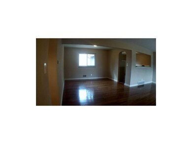 Notice arched door frame to kitchen. Check out gra
