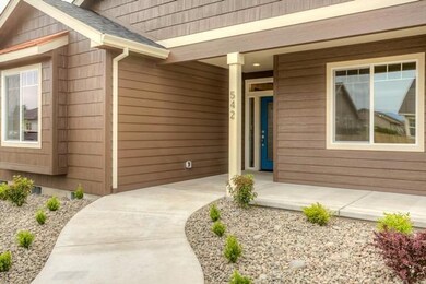 542 Bridge Creek Dr, Central Point, OR 97502 - photo 2