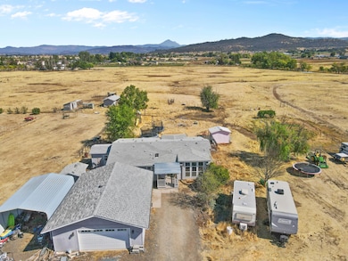 6600 Mcloughlin Dr, Central Point, OR 97502 - photo 2