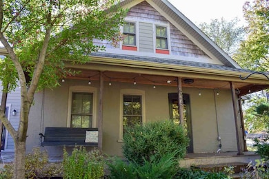 624 W 9th St, Cedar Falls, IA 50613 - photo 2