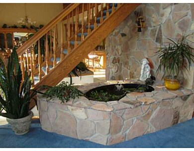 Entry/Foyer.