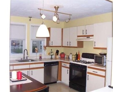 13 Lamplighter Ln, South Easton, MA 02375 - photo 4