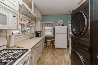 736 S 3rd Ave E, Newton, IA 50208 - photo 5