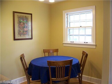 Kitchen. Eat-in