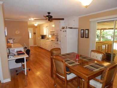 Eat-in Kitchen