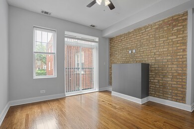 2009 W Jarvis Ave unit 3, Chicago, IL 60645 - photo 2