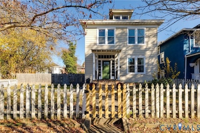 View of front of home featuring a fenced front yard