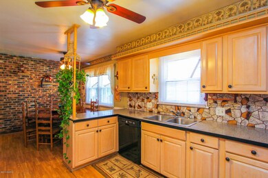 008-Kitchen-1693694-medium