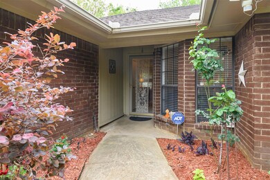 7516 Sean Dr, North Richland Hills, TX 76182 - photo 3