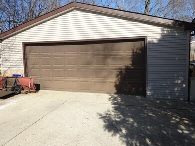 134 Ensenada Dr, Carpentersville, IL 60110 - photo 5