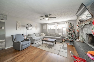 222 E Mckenzie Rd, Greenfield, IN 46140 - photo 6