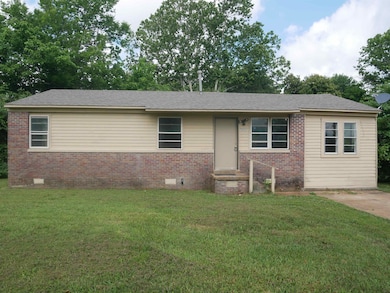 Ranch-style house featuring crawl space, brick siding, and a front lawn