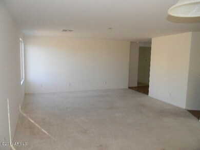 023-276892 Family Room 2