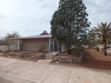 Main entrance seen from driveway