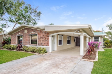 002-photo-front-view-8736650