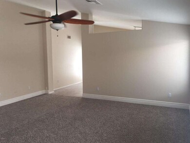 GREATROOM TO KITCHEN