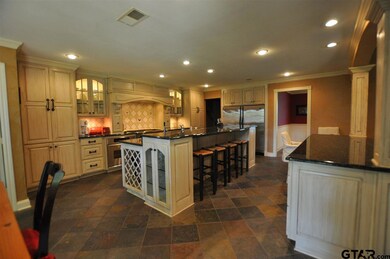 909 Colonial Cir, Tyler, TX 75701 - photo 6