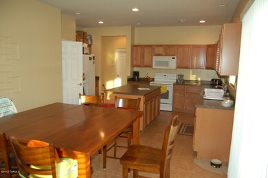 21169 Prosp Kitchen