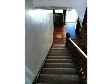 Entry/Foyer.